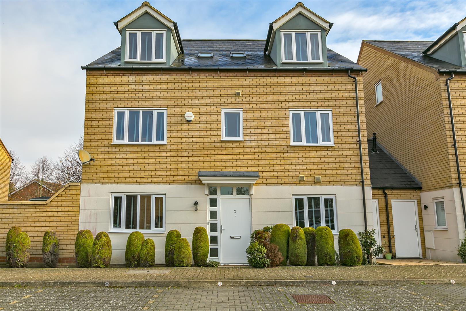 **WITHIN ONE MINUTE WALK OF CALDECOTTE LAKE**<br/><br/>A fantastic four bedroom three storey semi-detached home which boasts over 1200 sq. feet is located in the simply stunning location of Caldecotte and benefits from having Caldecotte lake on its door s
